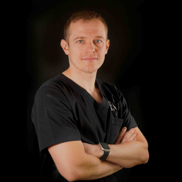 Doctor Juan Mendía Implantología Dental